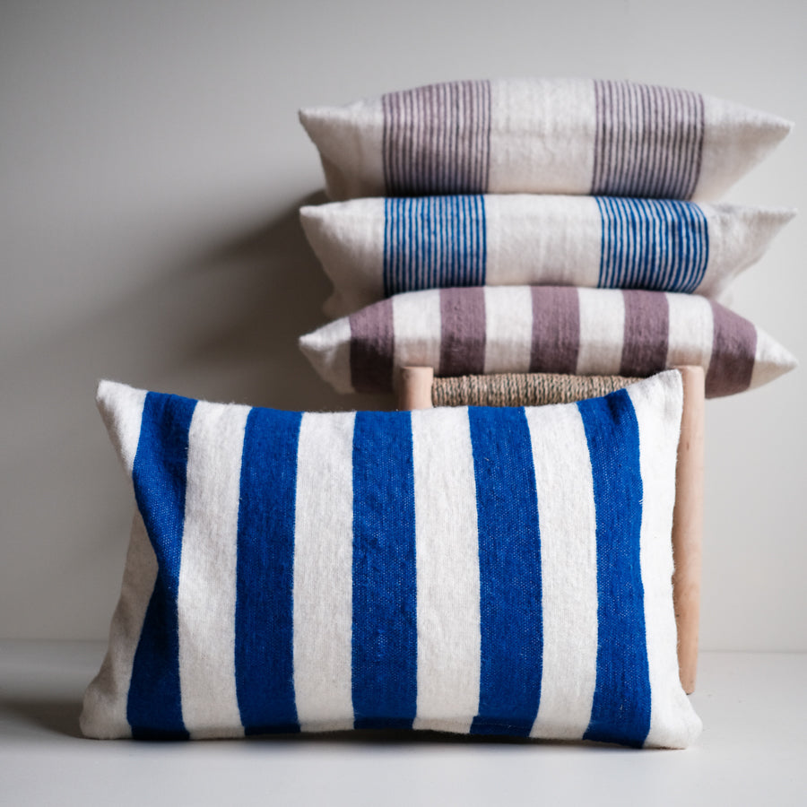 Wollen Kussen - blauw - brede streep