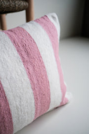 Wollen Kussen - zacht roze - brede streep