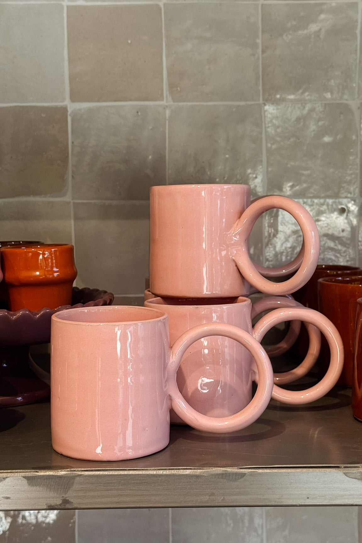 Handgemaakte roze mok keramiek