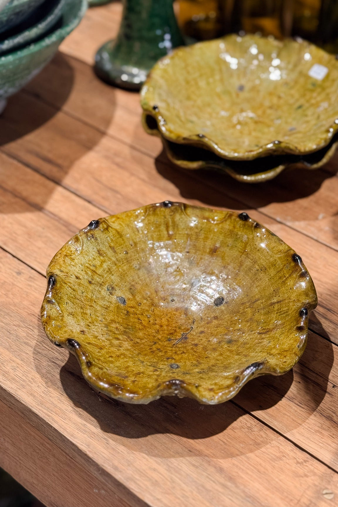 Tamegroute schaaltje mosterd kleur met wavy rand
