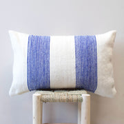Wollen Kussen - blauw - smalle streep