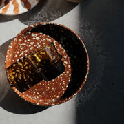 Bord keramiek spongeware bruin met rand