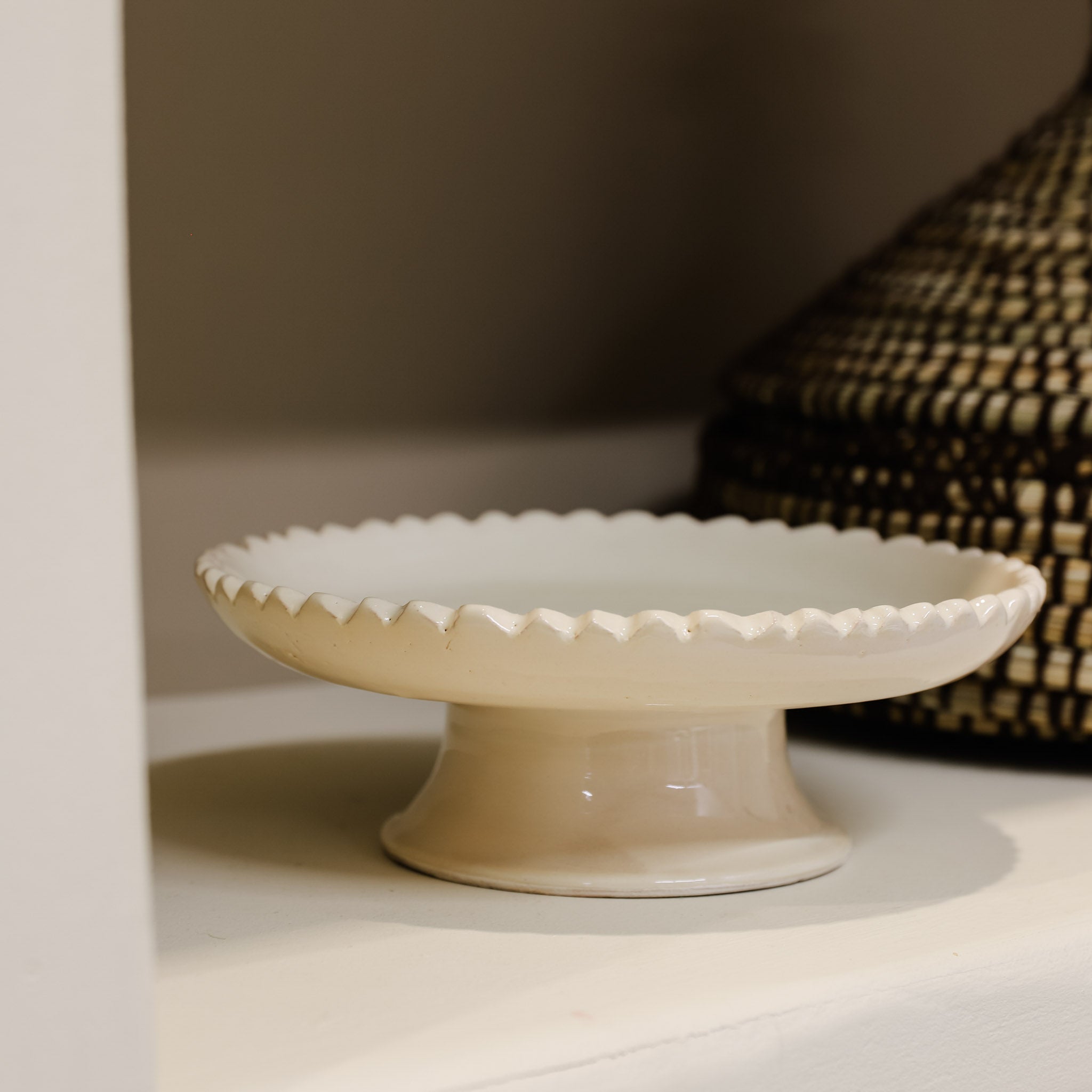 ZigZag Bord op Voet - Beige